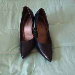 Liz Claiborne Navy Pointed Toe Pumps